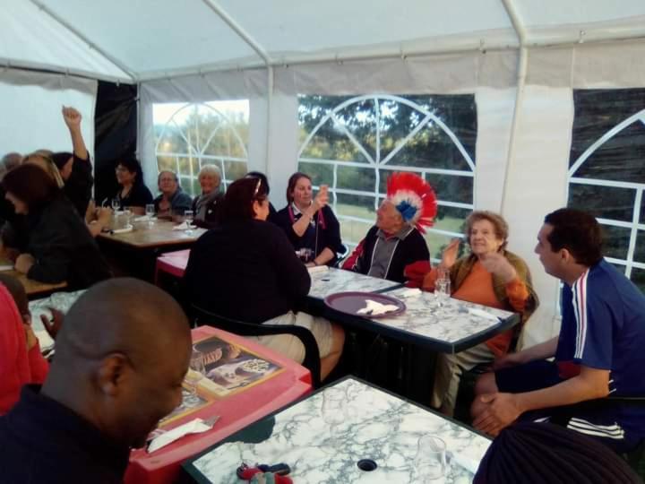 Camping Hurongues Pomeys Exterior foto